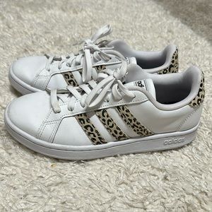 Women’s adidas Grand Court sneaker, leopard accents, size 8 1/2